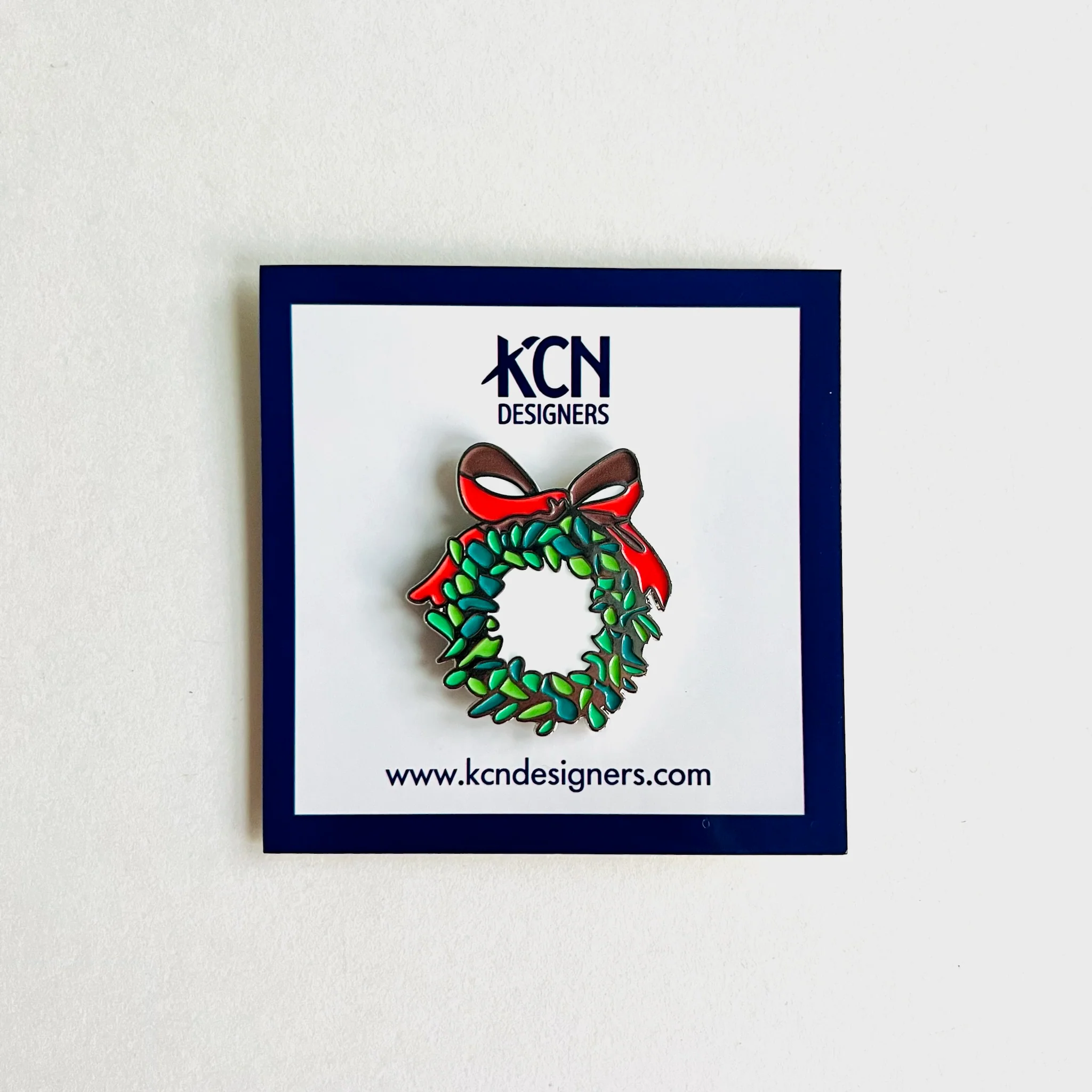Wreath with Red Bow Needle Minder